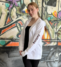 Zip-Hoodie Wei&szlig;, schwarze Schirft mit roten Strich geteilt auf dem Arm, Grafity